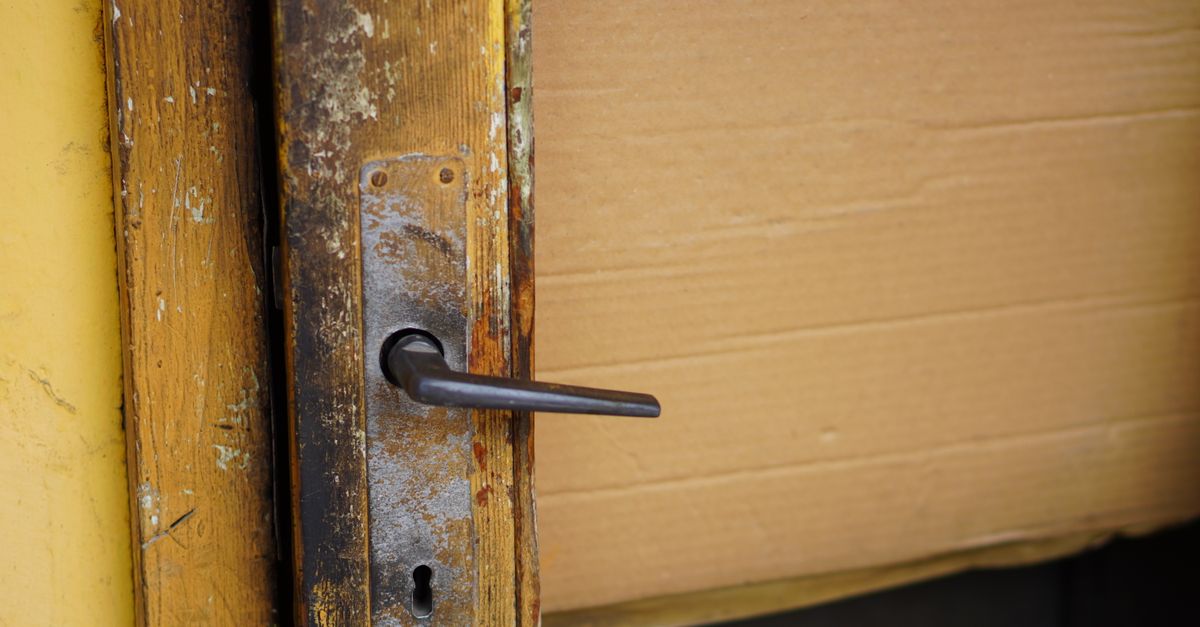 Why Commercial Mortise Deadlock Installation Is the Standard for Storefront Doors — Pro Locksmith NYC