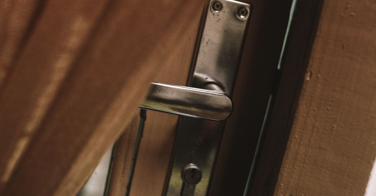 Signs You Need a Door Knob Lock Replacement — Pro Locksmith NYC
